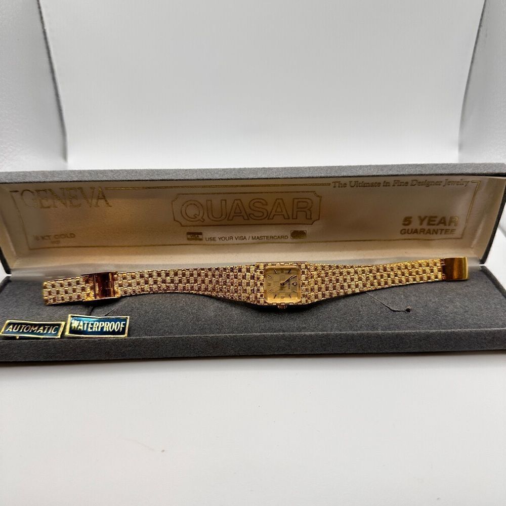 18kt HGE VINTAGE  Ladies Geneva yellow gold‎ watch!